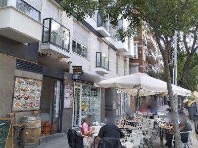 西班牙商铺：马德里卡拉班切区主干道电子产品店/餐厅，带租约