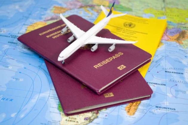 如何使用两本护照出入境？