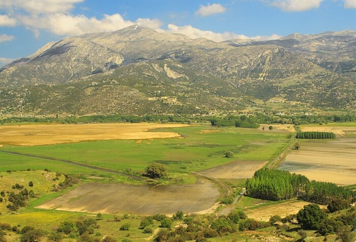希腊美丽的齐里亚山，宙斯之子赫尔墨斯的诞生地