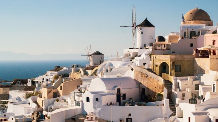 希腊：尽管缺乏来自巨大市场的游客，但收入数字令人印象深刻