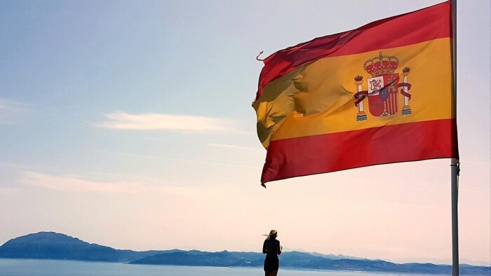 今年7月，西班牙登记了2378437名外籍工人