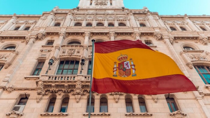 西班牙启动计划，加快处理工作和居留许可