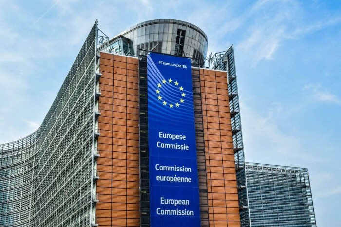 委员会致电意大利和马耳他，遵守欧盟第三国国民回国旅行证件创建条例