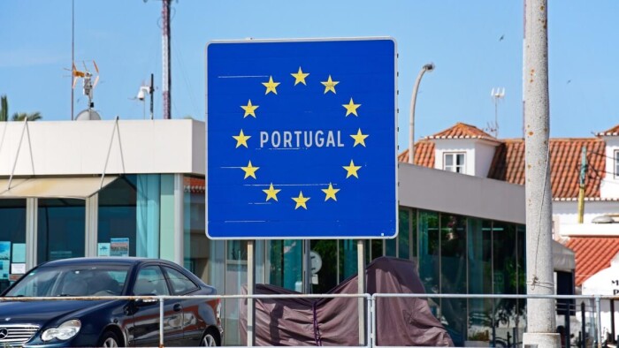 葡萄牙移民：近1000名英国人现在可以在波尔图持有新的居住证
