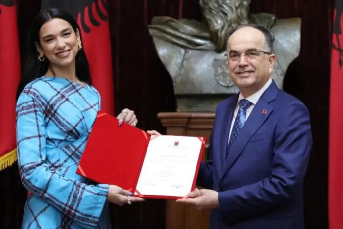 Dua Lipa被授予阿尔巴尼亚国籍