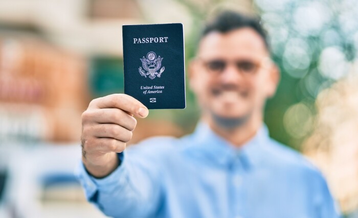 如何在邮政局换领美国护照
