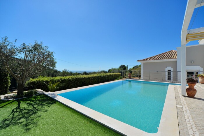 葡萄牙美丽的别墅，位于安静的位置，拥有无边泳池和海景