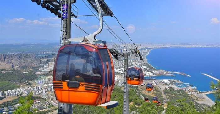 土耳其旅游：安塔利亚夏季游客蜂拥而至