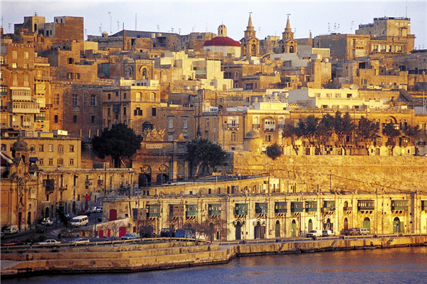 马耳他移民多久拿护照，首先要满足移民的条件