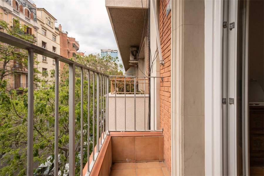 西班牙房产：巴塞罗那Sants高铁站附近3房 90平米