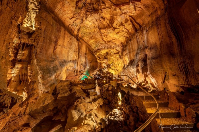 葡萄牙旅游：参观葡萄牙最大的旅游洞穴