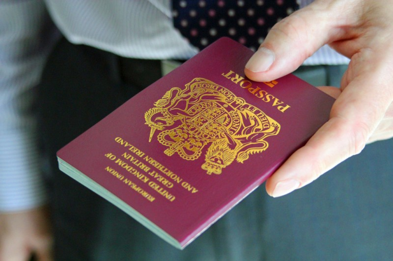 西班牙护照免签多少个国家？